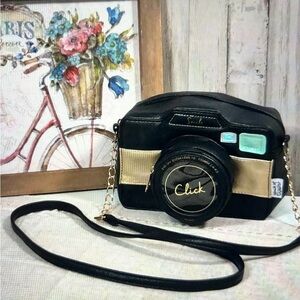Adorable camera shaped novelty, leather light purse, Crossbody.